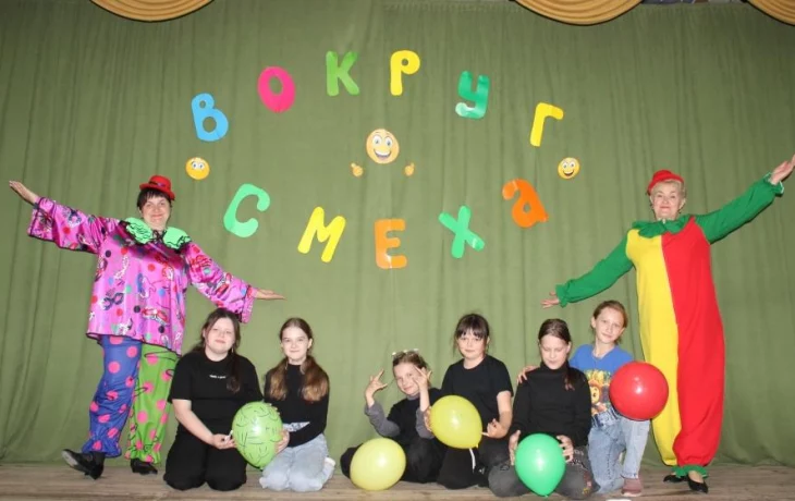 "Вокруг смеха"
